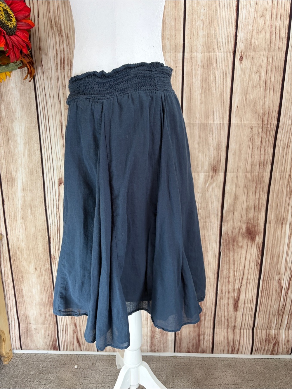 Banana Republic Flowy Blue Skirt with Elastic Waistband Lightweight A-Line Med. - Picture 3 of 7